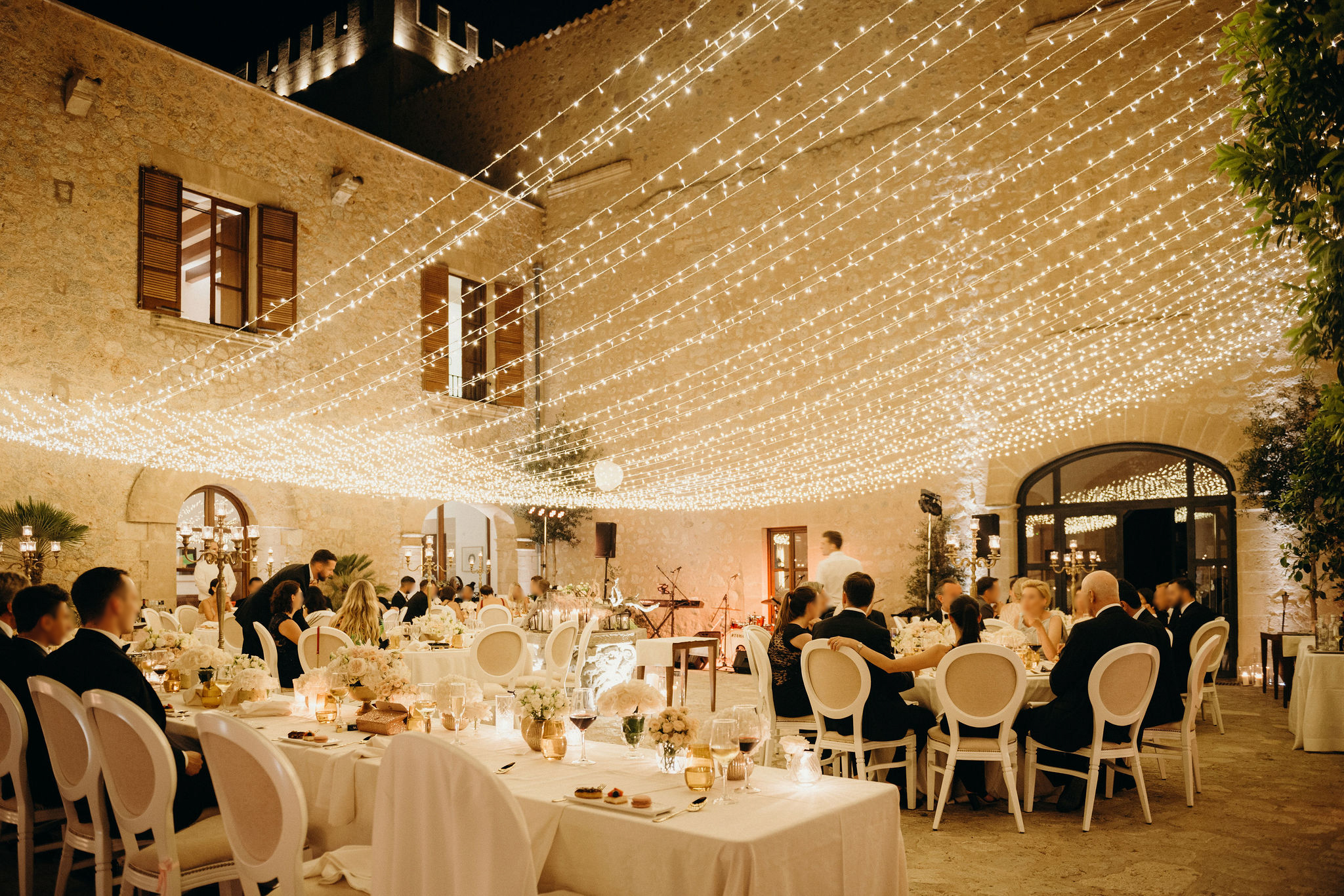 zuzubirkhof-vanessa+manuel_fwp-5940bk