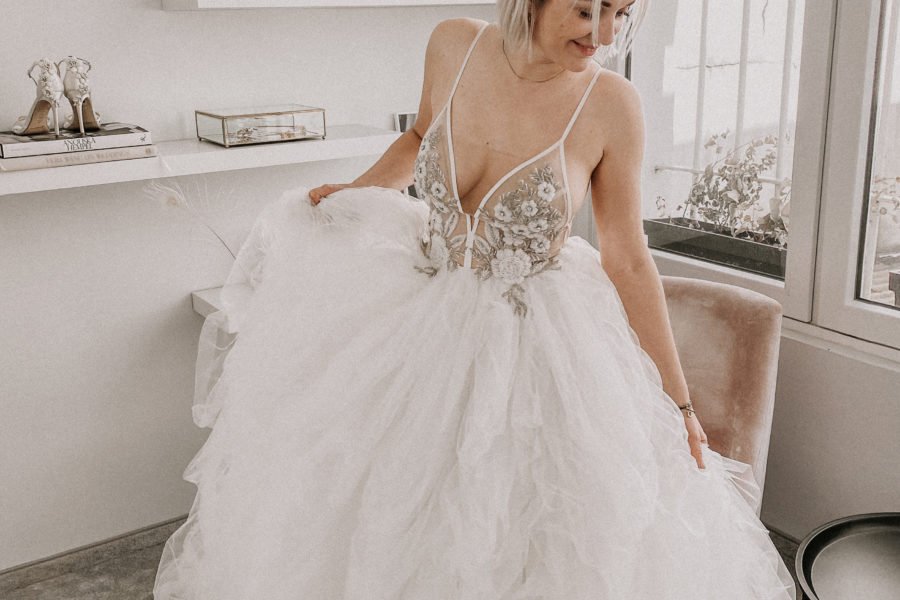 Glückliche Bräute und atemberaubende Brautkleider